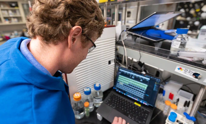A National Laboratory of the Rockies bioengineering postdoctoral researcher conducts a protein purification.