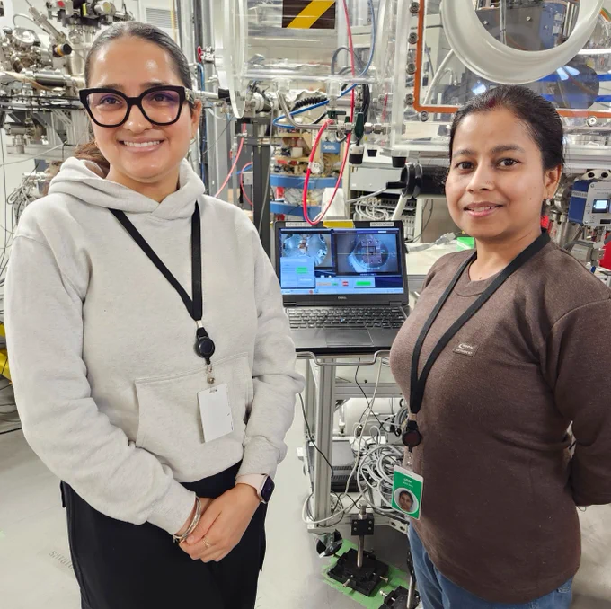 Photo: Two members of Dr. Grosvenor’s group, Khushveer Kaur (PhD student), left, and Apurva Sinha (Postdoc) at the VLS-PGM beamline.
