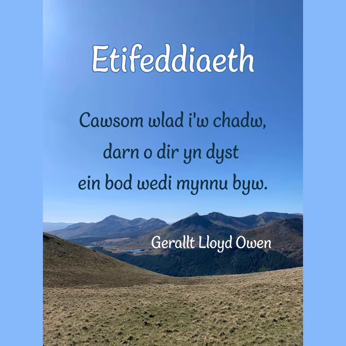 Mynyddoedd Eryri yn gefndir, a geiriau o dair llinell gyntaf cerdd Gerallt Lloyd Owen, Etifeddiaeth: Cawsom wlad i'w chadw, / darn o dir yn dyst / ein bod wedi mynnu byw. / Eryri mountains in the background, and the first three lines from Gerallt Lloyd Owen's famous poem, Etifeddiaeth: Cawsom wlad i'w chadw, / darn o dir yn dyst / ein bod wedi mynnu byw.