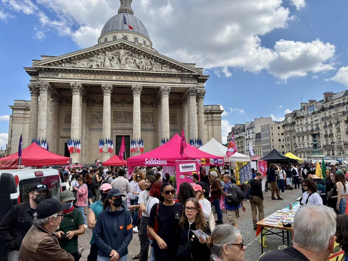 Aujourd’hui, vendredi 8 mai 2026 se tient la troisième édition du Village antifasciste, place du Panthéon, de 14h à 19h. Le village rassemble syndicats, collectifs antifascistes et organisations politiques pour s’opposer à la manifestation néonazie du C9M et construire une riposte unitaire face à la montée des extrêmes droites en France et dans le monde. Pas de nazis dans Paris