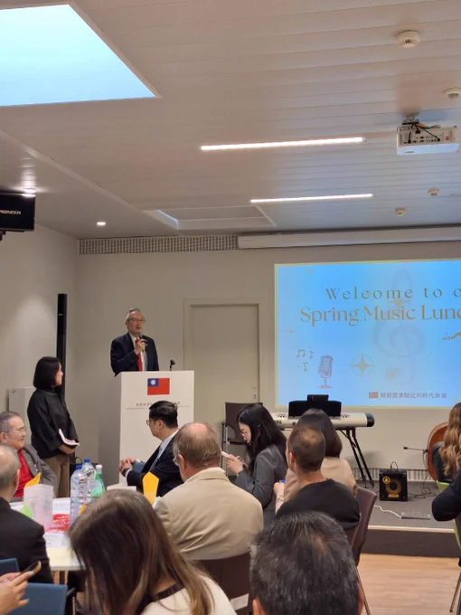 Deputy Foreign Minister François Chihchung WU sharing a few words.
