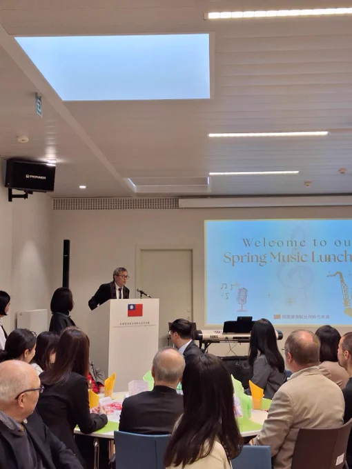 Ambassador Shieh delivering his speech.