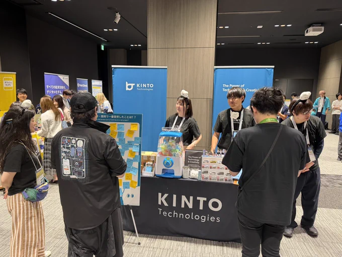 KINTOテクノロジーズブース
左から弊社メンバーは守谷さんゆうりさんおかの楢林さんとりいっちが対応中！