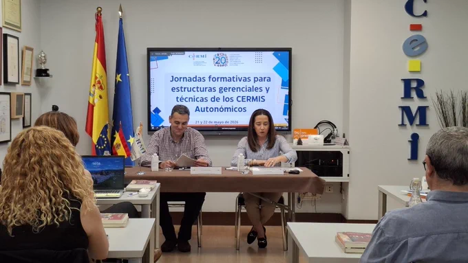 Imagen de las ponentes: Cintia y Antonio 