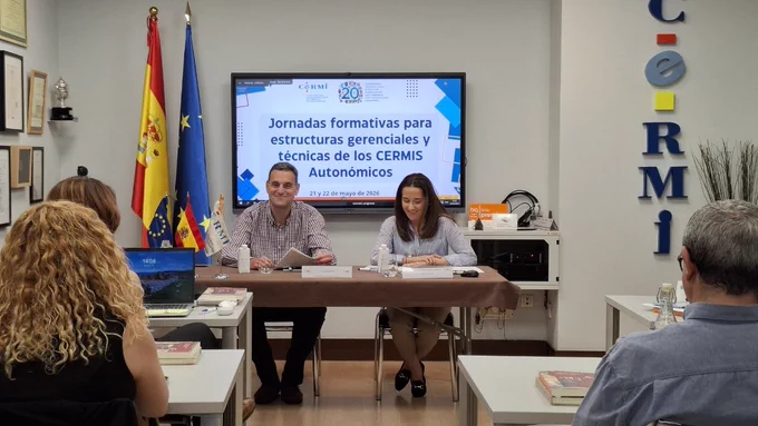 Imagen de las ponentes: Cintia y Antonio 