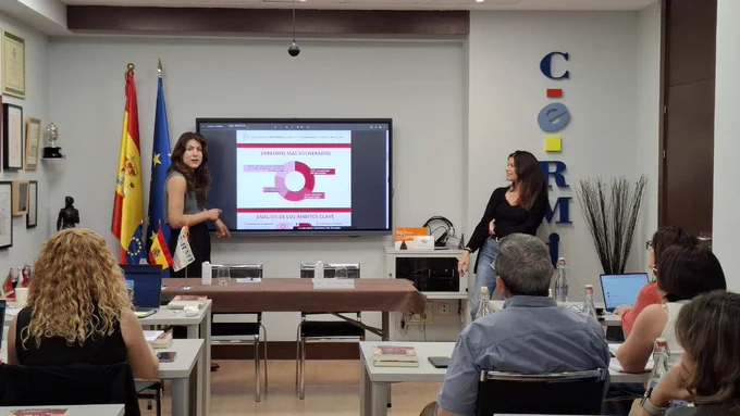 Imagen de las ponentes: Inma y Ariadna de COCARMI 