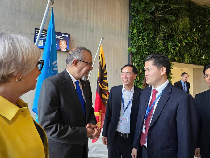 WHO Director-General Dr Tedros Adhanom Ghebreyesus and Vice Minister Mr Vu Manh Ha at WHA79.