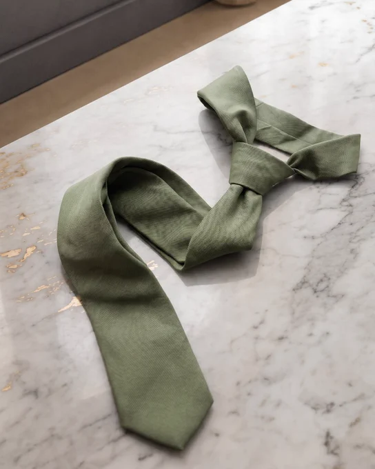 Sage tie
