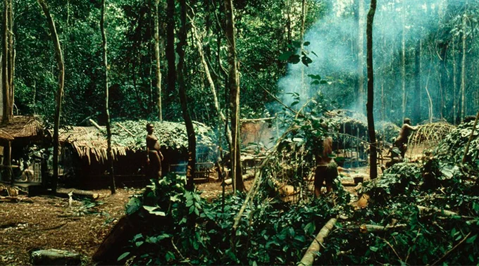 En Afrique centrale, un village forestier comme il en a existé depuis des millénaires. L’archéologie révèle que ces milieux ne sont pas vierges, mais façonnés de longue date par des sociétés humaines et leurs pratiques. © IRD - Henri Guillaume