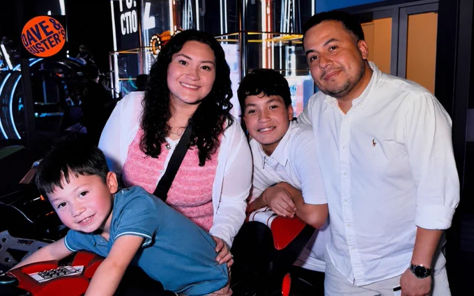 A picture of Regional Classified School Employee of the Year Flor Rivera Lopez with her family.