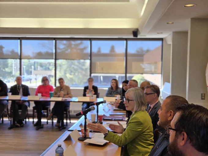 Minister Hajdu speaking with event participants