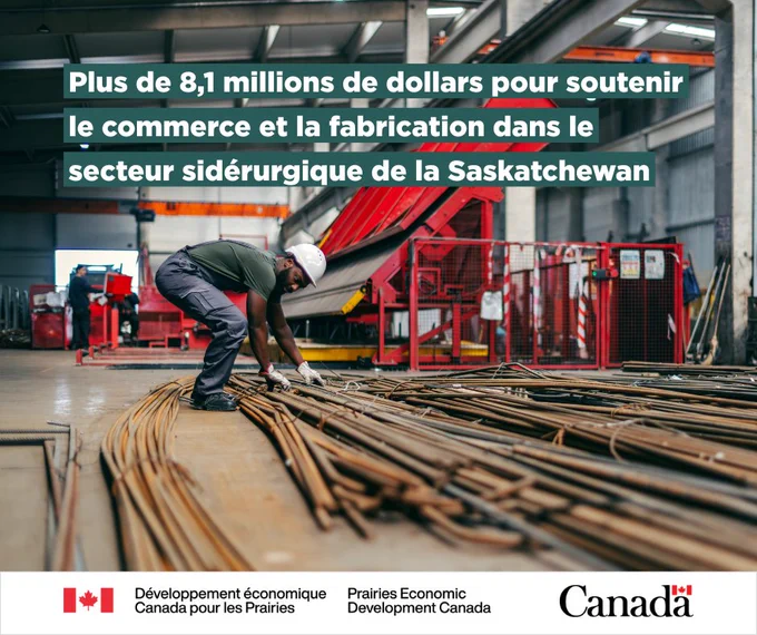 Image d’un homme, portant un casque de protection, penché pour inspecter des tiges d’acier dans un grand entrepôt, accompagnée du texte : « Plus de 8,1 millions de dollars pour soutenir le commerce et la fabrication dans le secteur sidérurgique de la Saskatchewan ».