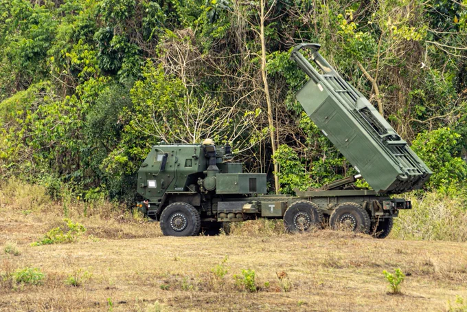 U.S. Soldiers assigned to 2-11 Long Range Fires Battalion, 25th Infantry Division Artillery, 25th Infantry Division, conduct a High Mobility Artillery Rocket System dry fire mission during a multinational air assault as part of the Joint Pacific Readiness Center Exportable Exercise at Fort Magsaysay, Nueva Ecija, Philippines, May 17, 2026.