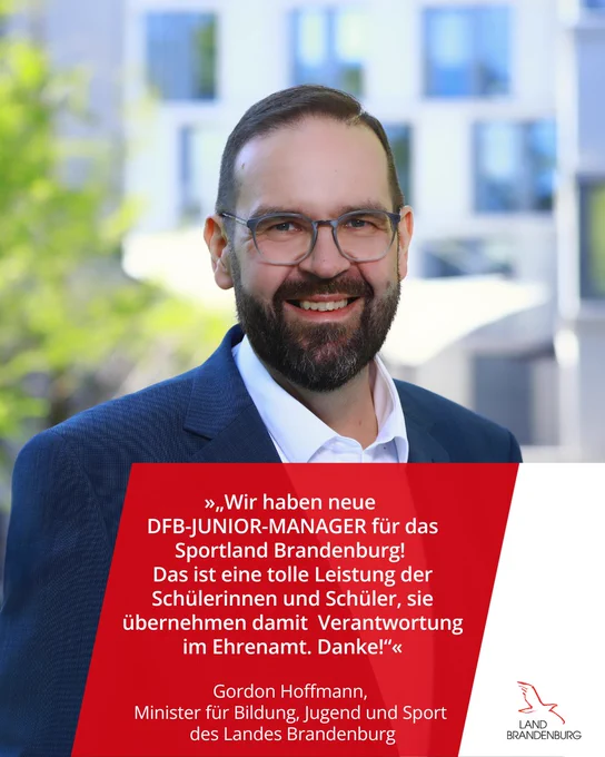 Bildungs- und Sportminister Gordon Hoffmann: "Wir haben neue DFB-JUNIOR-MANAGER für das Sportland Brandenburg! Das ist eine tolle Leistung der Schülerinnen und Schüler, sie übernehmen damit Verantwortung im Ehrenamt. Danke!“