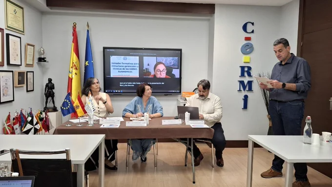 Modera: 
Manuel García Ortiz 
Delegado del CERMI de impacto y discurso
Participan: 
Marcelina de la Vega 
Asesora Jurídica del CERMI Castilla-La Mancha 
Verónica van Kesteren 
Asesora Jurídica del CERMI Comunidad de Madrid 
Lourdes Martín Dolz
Asesora Jurídica de Plena Inclusión CV
