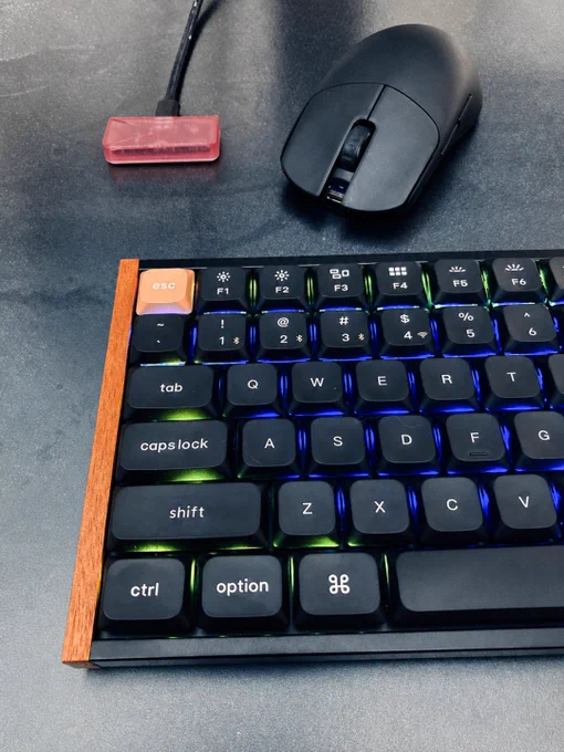 Low-profile K3 HE magnetic keyboard with a wooden finish
