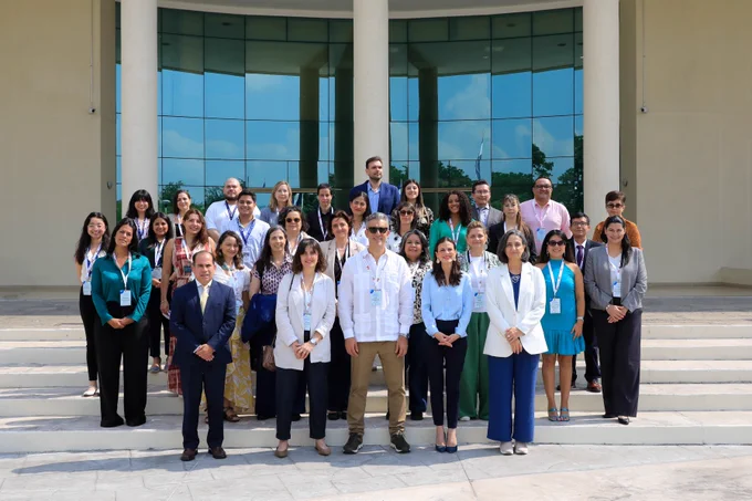 Representantes de países iberoamericanos participaron en San Salvador de un encuentro regional organizado por PIFCSS, SEGIB y ESCO para debatir los desafíos de la medición, evaluación e interoperabilidad de la Cooperación Sur-Sur y Triangular, fortaleciendo la generación de evidencia y el posicionamiento regional en los debates internacionales sobre desarrollo y cooperación.