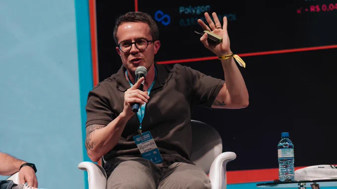 Alexandre Senra participa de debate sobre rastreamento de Bitcoin no BCB25, discutindo privacidade, blockchain e rastreabilidade financeira.