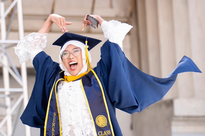A master’s graduate makes a heart on stage at the Greek Theatre. (Photo by Adam Lau/UC Berkeley Engineering) 