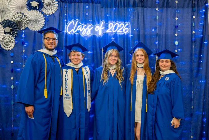 A group of students taking a photo in front of a sign that says “class of 2026”