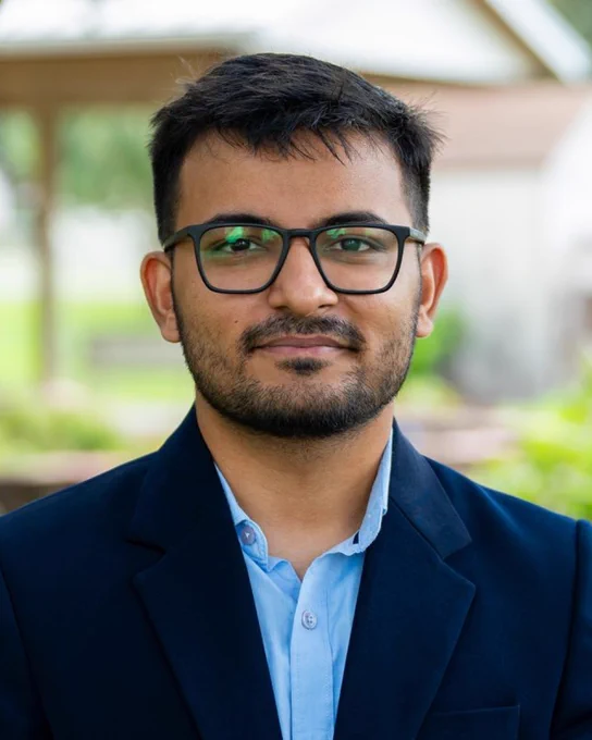 Headshot photo of Mani Tyagi.