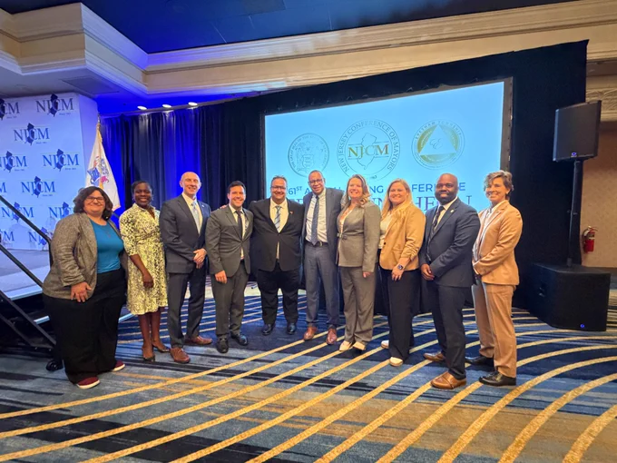 Deputy State Comptroller Shannon Manigault with members of Cabinet.