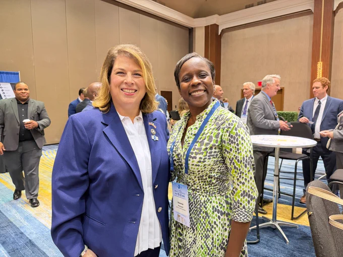 Deputy State Comptroller Shannon Manigault with New Jersey Conference of Mayors President Jaclyn Veasey, Mayor of Evesham Township. 