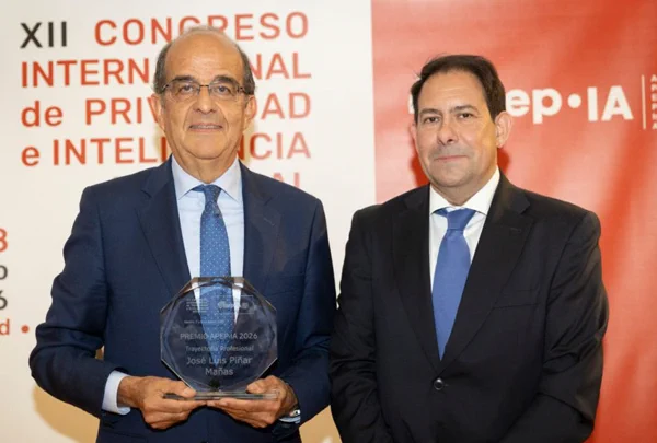 José Luis Piñar Mañas y Miguel Recio, presidente de APEP·IA