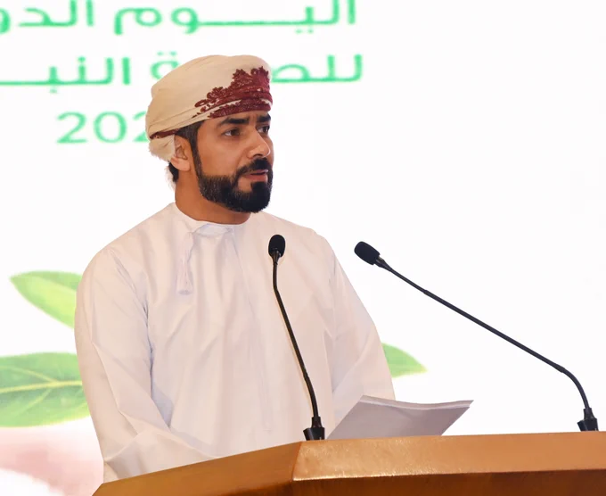 المهندس/ علي الغافري مدير دائرة الحجر الزراعي اثناء القاء كلمة الوزارة