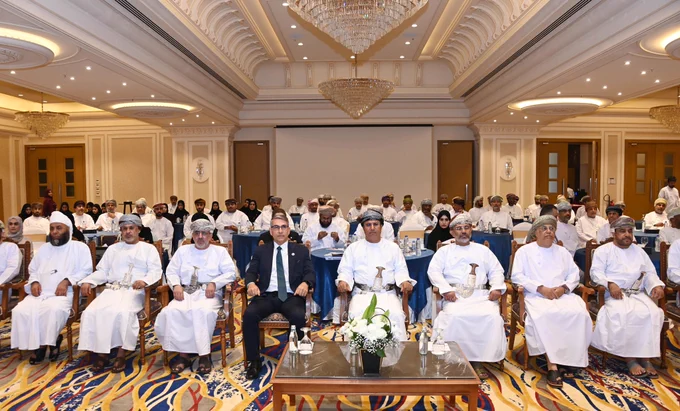 صورة عامة من الحضور وراعي الحفل 