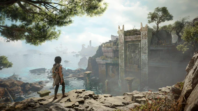 Sophia from Resonance: A Plague Tale Legacy stands on rocky cliffs overlooking ancient ruins by a misty sea under a cloudy sky.