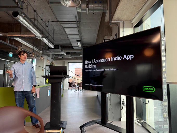 Oliver Bluff at NSManchester giving his talk on "How I Approach Indie App Building"
