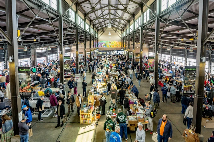 Higher view of the crowd of people and vendors at Detroit Vinyl Fest.