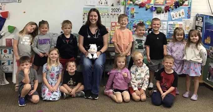 Shaunna's preschool classes concluded their Pet Study by having Shaunna's daughter, Dr. Ashton Loseke, come in and talk to us about how to take care of our pets.