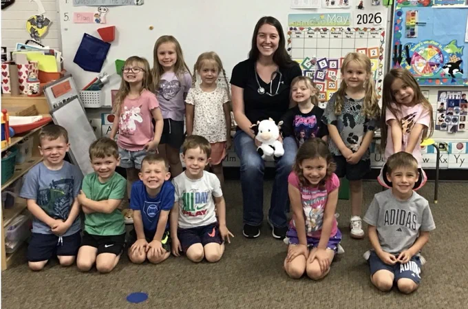Shaunna's preschool classes concluded their Pet Study by having Shaunna's daughter, Dr. Ashton Loseke, come in and talk to us about how to take care of our pets.