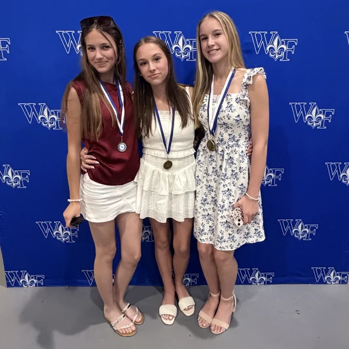 photo of 3 girls 
