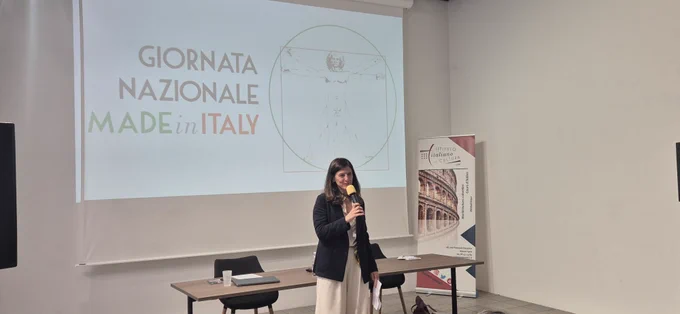 Madame Chiara Petracca, Consule Générale d'Italie à Lyon, a présenté la rencontre avec le scénographe Domenico Franchi, jeudi 7 mai à 19h à l'Institut Culturel Italien de Lyon, sur le thème "Mano d'Opera, dans les coulisses de l'Opéra : l'excellence italienne des métiers de scénographe et de costumier", dans le cadre de la  Troisième Journée du Made in Italy.