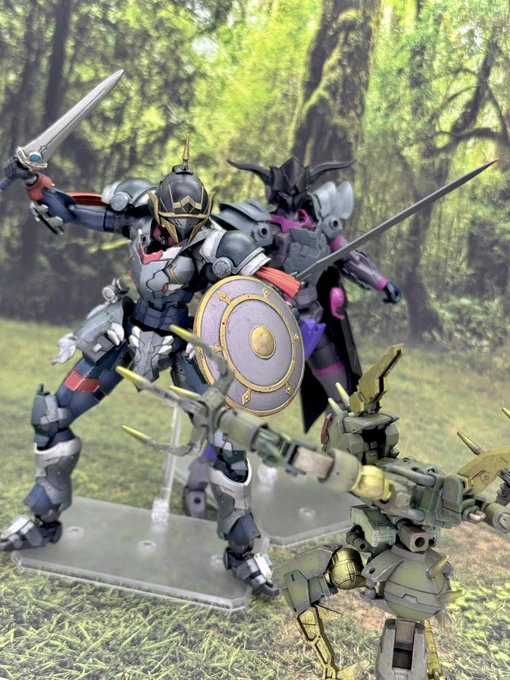 /5
続いて、エーベルは戦い方を学んだ。
相手はもっぱら迷い込んできた弱い魔獣の類。だが今まで剣など握ったことのない身。最初はやられそうになることも多かった。
彼を教えていた兵士は厳しかった。しかし根気よく兵士としての戦い方を、後方の村を守る為の心構えを説いた。
