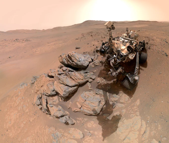 Self-portrait image of NASA’s Mars Perseverance rover west of the Jezero Crater rim looking down.
