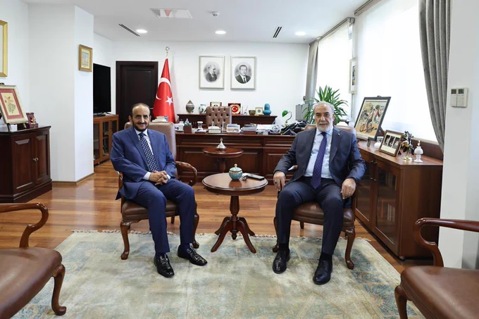 صورة تظهر جانب من جلسة المشاورات.