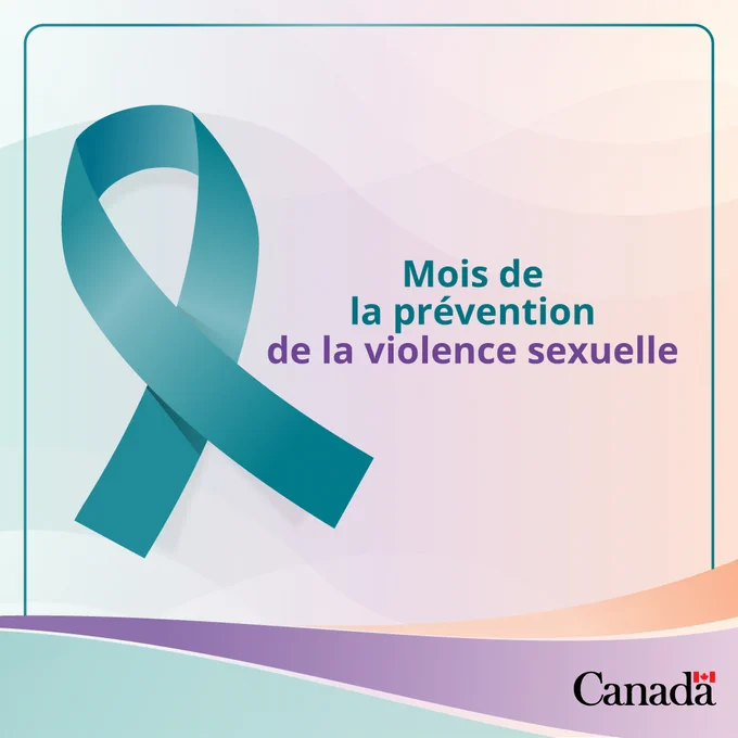 Ruban turquoise symbolisant la prévention de la violence sexuelle sur un arrière-plan dégradé. Le texte indique « Mois de la prévention de la violence sexuelle ». Le mot-symbole du gouvernement du Canada apparaît dans le coin inférieur droit.
