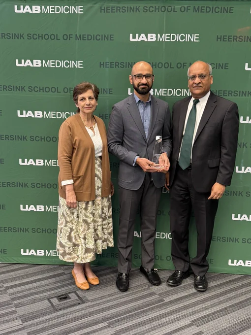 Dr. Zain Hashmi receiving Dean's Excellence Award
