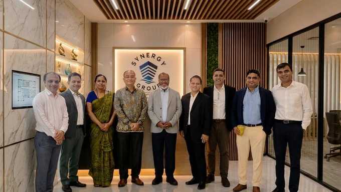 H.E. Mr Sandeep Chakravorty, Ambassador of India to the Republic of Indonesia, with Capt. Syed Nazeer Ahmed and the Synergy Marine Indonesia team during his visit to the Synergy Marine Group office in Jakarta.