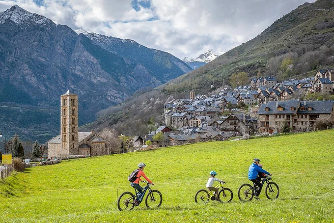 Vine a descobrir el Pirineu i les Terres de Lleida sobre dues rodes!
