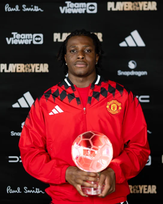 Patrick Chinazaekpere Dorgu poses with his Goal of the Season award.