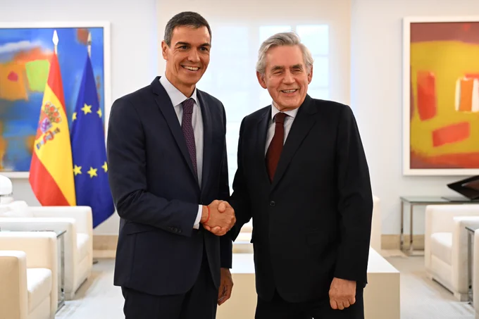 Encuentro con el ex primer ministro del Reino Unido Gordon Brown.