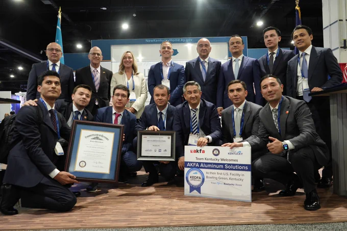 AKFA team with CED at SelectUSa holding plaques