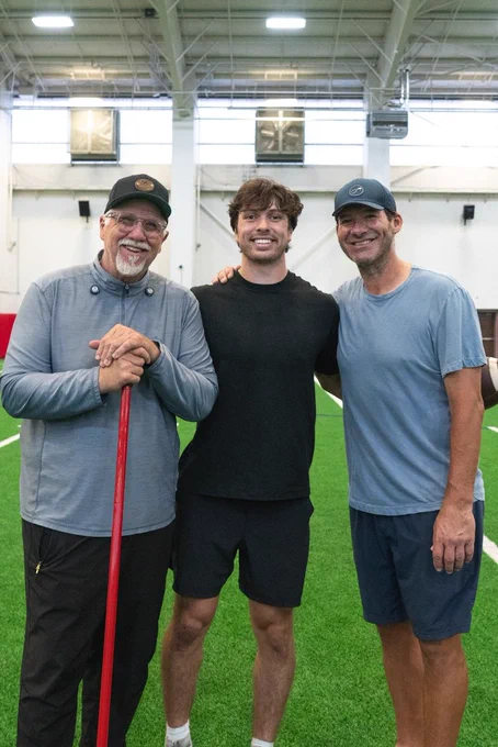 Always GREAT to see @EIU_FB Lettermen getting some work in together‼️@lacruecole18 @tonyromo @J_ChristensenQB 


#WeNotMe | #BleedBlue | #TogetherWeWill