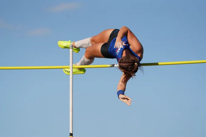 carleigh bynum pole vaulting in the air