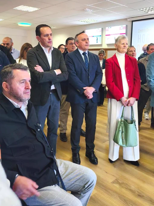 De izquierda a derecha: el presidente de IMPULSA IGUALDAD CyL, Francisco Sardón; el presidente de la Diputación Provincial de Valladolid, Conrado Íscar; el viceconsejero de Transformación Digital, Luis Enrique Ortega; y la presidenta de la Federación de Jubilados y Pensionistas de Valladolid, Adela Cabezas.